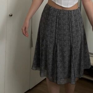 Blue pleated ruffled skirt, can be high waist or low rise and zipper entry.​